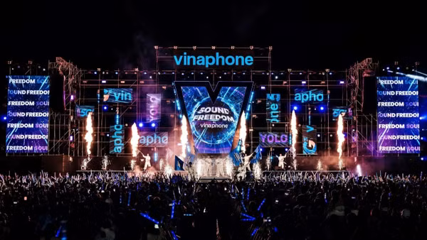 Sân khấu Sound Freedom by VinaPhone bùng nổ trong âm nhạc và ánh sáng. (Ảnh: VNPT)