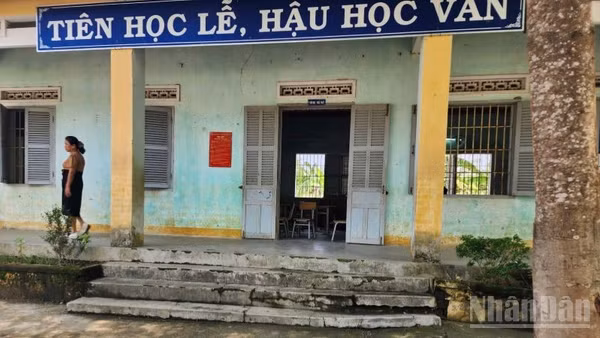 Tình trạng xuống cấp tại Trường tiểu học Diên Lâm phân hiệu Phú Cốc. (Ảnh: VŨ TÂN)