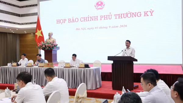 Quang cảnh cuộc họp báo Chính phủ thường kỳ tháng 8/2026. (Ảnh: VGP)