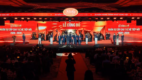 Richy công bố, giới thiệu nhân sự cao cấp thế hệ tiếp nối tại lễ Kỷ niệm 25 năm thành lập. (Ảnh: CTV)