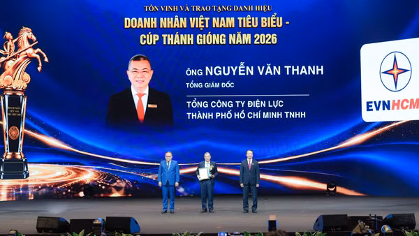 Ông Nguyễn Văn Thanh, Tổng Giám đốc Tổng công ty Điện lực Thành phố Hồ Chí Minh (EVNHCMC) được vinh danh tại Lễ tôn vinh “Doanh nhân Việt Nam tiêu biểu-Cúp Thánh Gióng” năm 2026. (Ảnh: EVNHCMC)