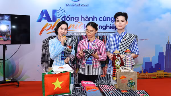 Livestream giới thiệu, quảng bá sản phẩm tại hội nghị kết nối cung-cầu giữa Thành phố Hồ Chí Minh và các tỉnh, thành phố. (Ảnh: QUANG QUÝ)