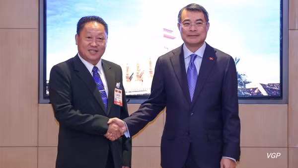 Thủ tướng Chính phủ Lê Minh Hưng tiếp đồng chí Laopaoxong Navongxay, Ủy viên Trung ương Đảng, Phó Chủ tịch Mặt trận Lào xây dựng đất nước. (Ảnh: chinhphu.vn/Nhật Bắc)