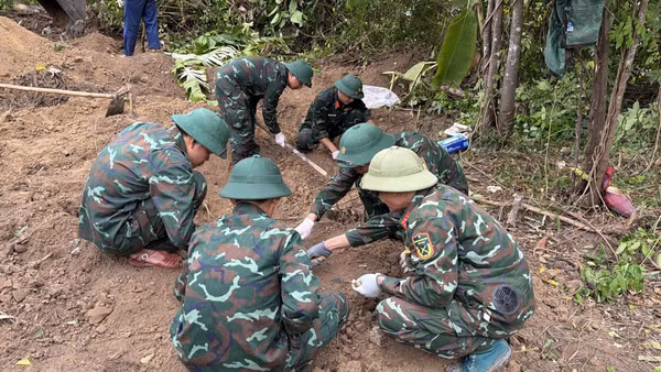 Đội 584 phát hiện, quy tập hài cốt liệt sĩ tại khu phố Tri Bưu, phường Quảng Trị. (Ảnh: Xuân Diện)