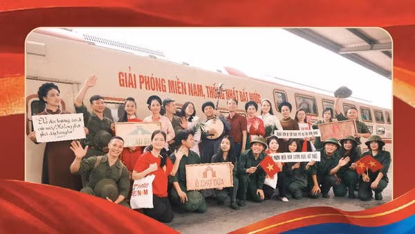 Hành trình đặc biệt của chuyến tàu Hà Nội 5 Cửa Ô đặc biệt dịp 30/4-1/5