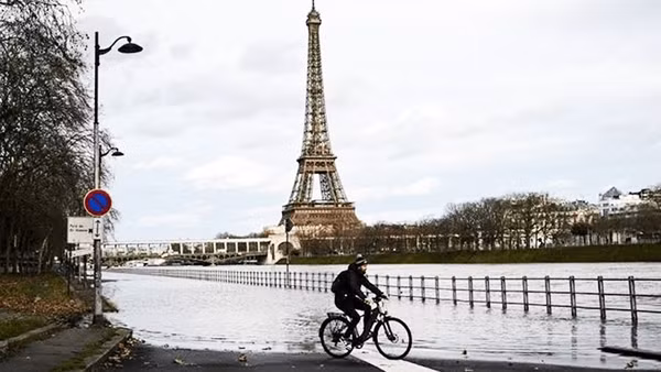 Paris muốn trở thành thành phố thân thiện với người đi xe đạp. Ảnh: XINHUA