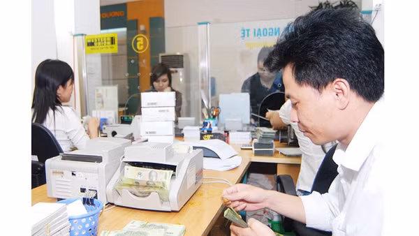Ngân hàng Nhà nước yêu cầu giảm tiếp lãi suất và siết kiểm soát nợ xấu