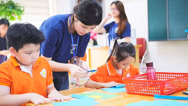 “Dệt Sắc Đan Mây” - Trao sách, gửi yêu thương