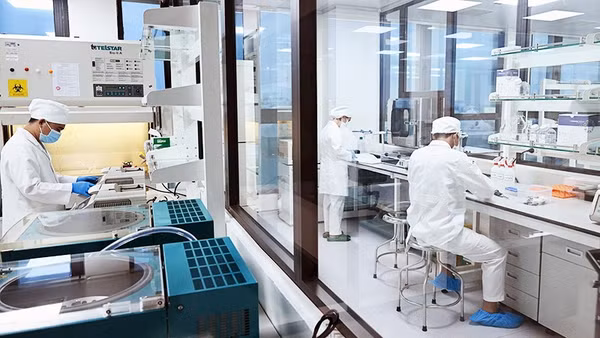 Viện đang cải tạo để nâng công suất dây chuyền xét nghiệm ADN lên 800 mẫu/năm theo công nghệ NGS.