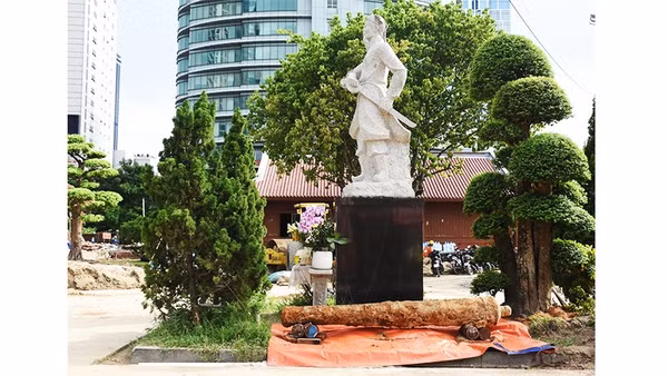 Khẩu súng thần công có niên đại gần hai thế kỷ ngay trong vùng lõi Di tích quốc gia đặc biệt Thành Điện Hải, phát lộ ngày 21/10.