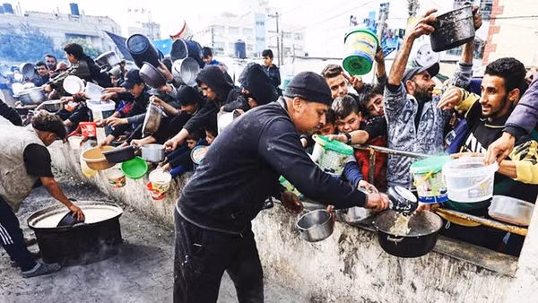 Người dân Gaza đang thiếu lương thực nghiêm trọng. Ảnh: AL JAZEERA