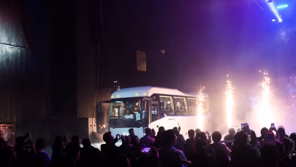 Các dòng xe bus của Kim Long Motor ra mắt thị trường Thái Lan chiều 15/9. (Ảnh: Kim Long)