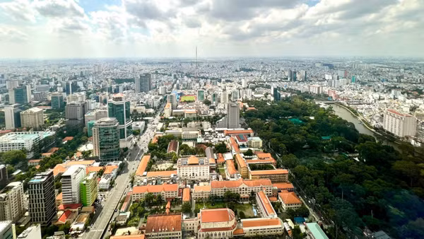 Thành phố Hồ Chí Minh vừa công bố 63 địa phương thuộc phạm vi vùng cấm bay. (Ảnh: QUANG QUÝ)