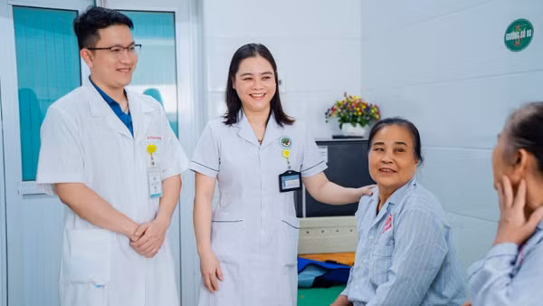 Khám, chữa bệnh tại Bệnh viện Đa khoa thành phố Vinh, Nghệ An. (Ảnh: nhandan.vn)