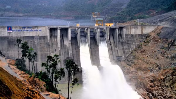 Nhà máy thủy điện Hủa Na có công suất thiết kế 180MW, bao gồm hai tổ máy với tổng mức đầu tư khoảng 7.092 tỷ đồng, sản lượng điện trung bình năm là 712,7 triệu Kwh. (Ảnh: TL)