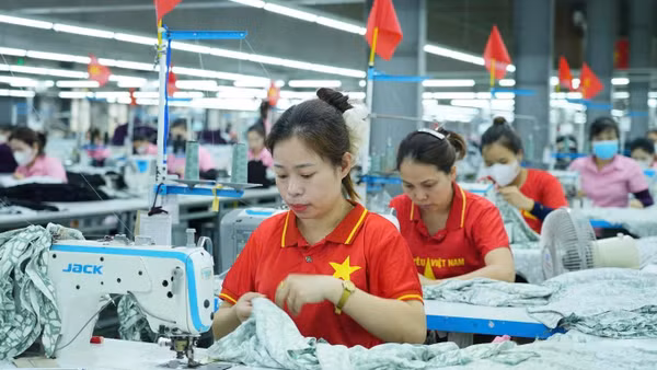 Đóng góp của khu vực doanh nghiệp ngày càng rõ hơn, tạo thêm nguồn lực có ý nghĩa lâu dài cho thu ngân sách trên địa bàn tỉnh Nghệ An. (Ảnh: HOÀNG CHƯƠNG)