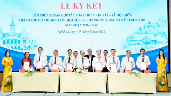 Đại diện lãnh đạo các địa phương ký quy chế phối hợp giai đoạn 2026-2030. (Ảnh: QT)