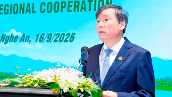 Giáo sư, Tiến sĩ Lê Văn Lợi, Ủy viên Trung ương Đảng, Phó Trưởng ban Chính sách và Chiến lược Trung ương, Phó Chủ tịch Hội đồng Lý luận Trung ương, Chủ tịch Viện Hàn lâm Khoa học xã hội Việt Nam phát biểu khai mạc hội thảo. (Ảnh: BP)