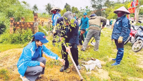 Xã Măng Đen vận động các cơ quan, đơn vị, doanh nghiệp và người dân tham gia chương trình “Một triệu cây xanh vì Măng Đen xanh”.