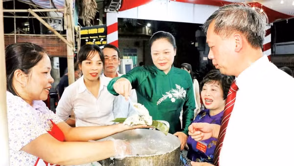 Bánh hú thường xuyên xuất hiện trong các liên hoan ẩm thực tại địa phương.