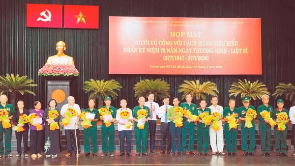 Thành phố Hồ Chí Minh tổ chức họp mặt người có công với cách mạng tiêu biểu nhân kỷ niệm 79 năm Ngày Thương binh-Liệt sĩ.