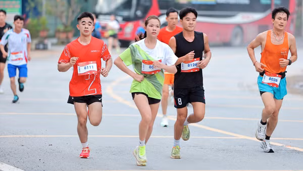 Các vận động viên tham gia tranh tài với tinh thần hào hứng, quyết tâm. (Ảnh: Trần Tuấn)