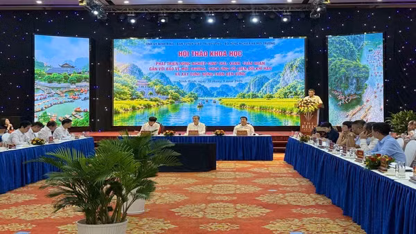 Quang cảnh hội thảo khoa học “Phát triển nông nghiệp sinh thái, xanh, tuần hoàn gắn với bảo vệ môi trường, thích ứng với biến đổi khí hậu và phát triển nông thôn bền vững”. (Ảnh: TIẾN ANH)