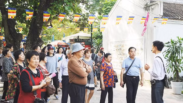 Các di tích tại Thủ đô là điểm đến ưa thích của du khách. Ảnh: SONG ANH 
