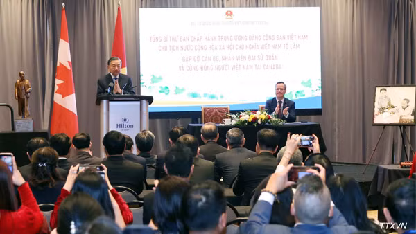 Tổng Bí thư, Chủ tịch nước Tô Lâm tại cuộc gặp gỡ cán bộ, nhân viên Đại sứ quán và đại diện cộng đồng người Việt Nam tại Canada. (Ảnh: TTXVN)