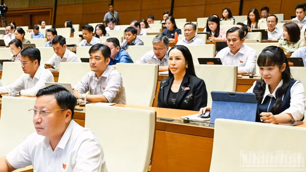 Quốc hội làm việc tại hội trường thông qua dự thảo Luật sửa đổi, bổ sung một số điều của Luật Trách nhiệm bồi thường của Nhà nước. (Ảnh: DUY LINH)