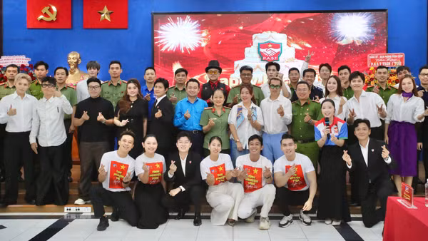 Các nghệ sĩ, KOLs cùng cam kết tham gia công tác tuyên truyền tác hại của ma túy đối với cộng đồng.