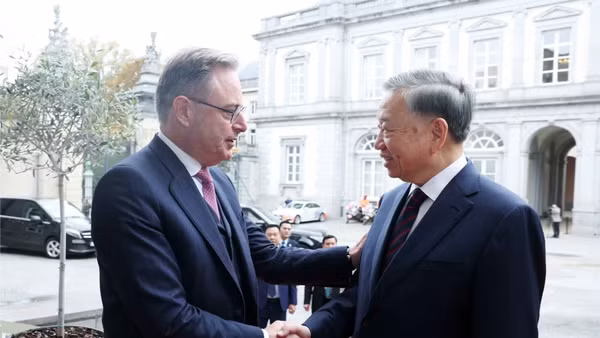 Thủ tướng Bỉ Bart De Wever đón Tổng Bí thư, Chủ tịch nước Tô Lâm. (Ảnh: TTXVN)