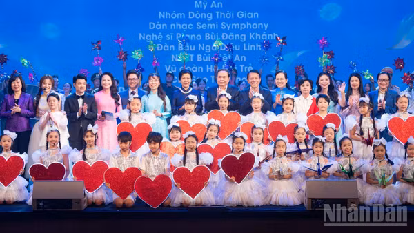 Chương trình Kết nối yêu thương là hoạt động được lãnh đạo Đảng, Nhà nước, Bộ Công an, Hội Liên hiệp Phụ nữ Việt Nam cùng các cơ quan, doanh nghiệp đặc biệt quan tâm. (Ảnh: BẢO VY)