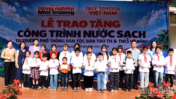 Quỹ TVF đã bàn giao công trình nước sạch cho Trường phổ thông dân tộc bán trú trung học và trung học cơ sở Vũ Nông, tỉnh Cao Bằng. (Ảnh: HẰNG NGÔ)