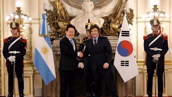 Tổng thống Argentina đón tiếp người đồng cấp Hàn Quốc. (Ảnh: Phủ Tổng thống Argentina)