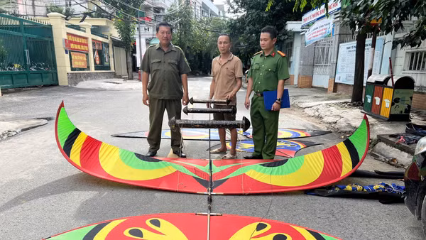 Hình ảnh chiếc diều được cho là gây ảnh hưởng rất lớn đến an toàn hàng không xảy ra tại sân bay quốc tế Tân Sơn Nhất. (Ảnh: Công an cung cấp)