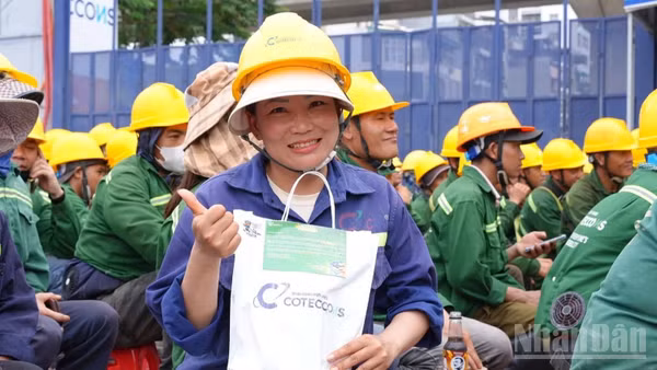 Niềm vui của công nhân tại các công trường khi tham dự Coteccons day 2026. 