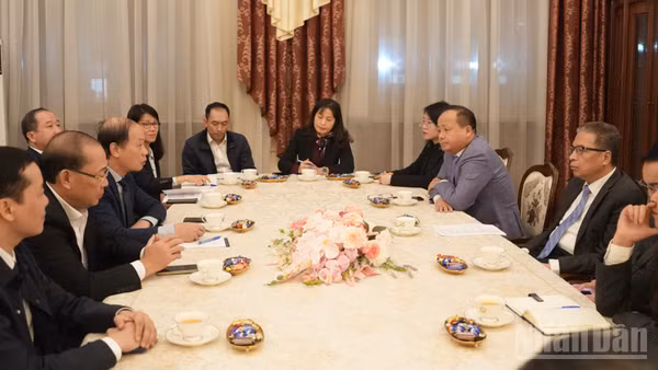 Quang cảnh cuộc làm việc. (Ảnh: THANH THỂ)