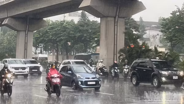 Dự báo Hà Nội có lúc có mưa rào và dông, cục bộ có nơi mưa to. (Ảnh minh họa: Đ.T)