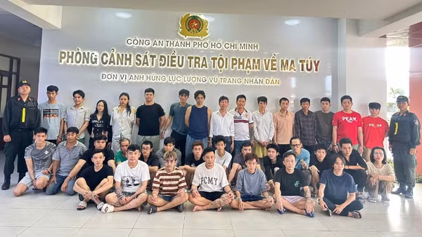 Các đối tượng tại cơ quan chức năng. 
