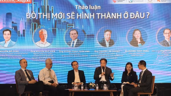 Các đại biểu trao đổi, thảo luận tại diễn đàn.