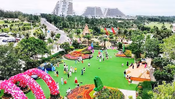 Náo nhiệt không khí lễ hội