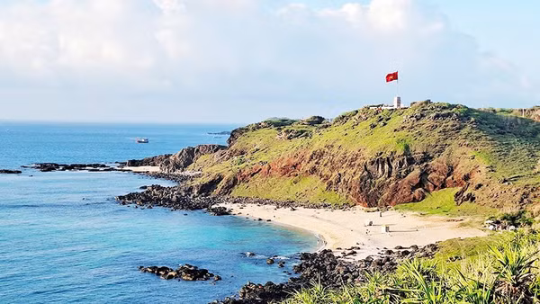 Phú Quý có vẻ đẹp hoang sơ và độc đáo.