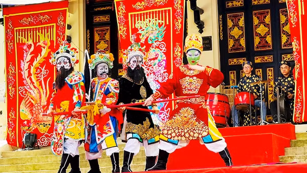 Một cảnh trong trích đoạn "Ôn Đình chém Tá".