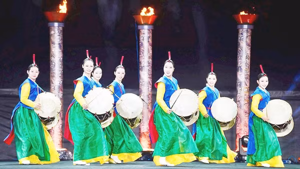 Giai điệu kết nối bên dòng sông Hương