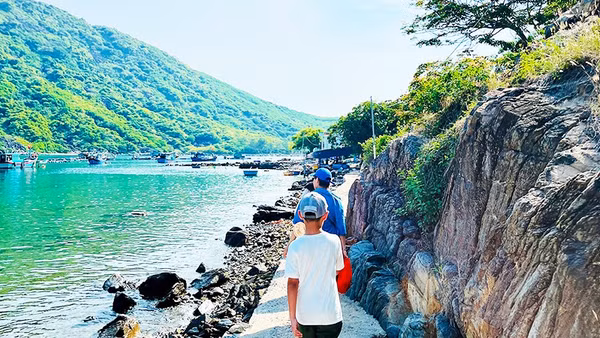 Đường vào đảo Bích Đầm.
