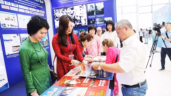 Dự thảo Chiến lược phát triển hệ thống báo chí xác định nguồn nhân lực là yếu tố then chốt của quá trình chuyển đổi. Ảnh: ANH QUÂN