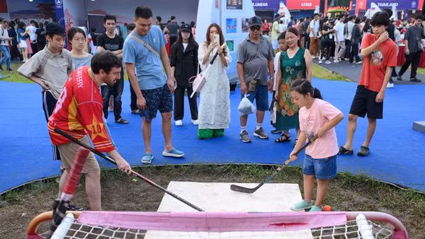 Khám phá văn hóa, thể thao các nước tại Lễ hội lần thứ nhất. (Ảnh: THẾ ĐẠI-HÀ MY)