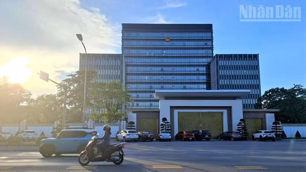Trụ sở Hội đồng nhân dân, Ủy ban nhân dân và Đoàn đại biểu Quốc hội tỉnh Nghệ An hiện nay tại số 3, đường Trường Thi, phường Trường Vinh. (Ảnh: TRẦN TRUNG HIẾU)
