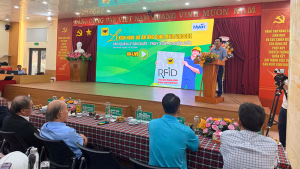 Ông Ngô Văn Đông, Tổng Giám đốc Công ty cổ phần Phân bón Bình Điền phát biểu tại buổi lễ ra mắt. (Ảnh: QUÝ NGỌC)